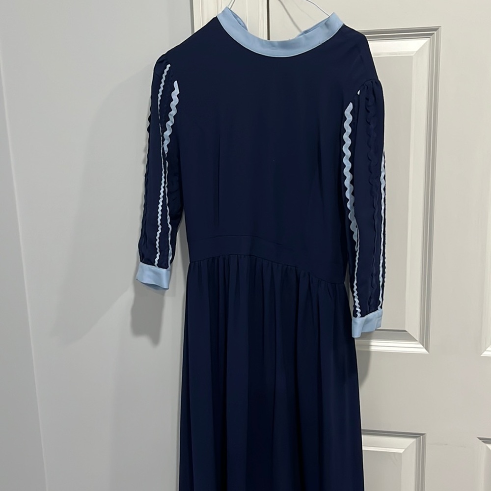 Navy dress, covers knee